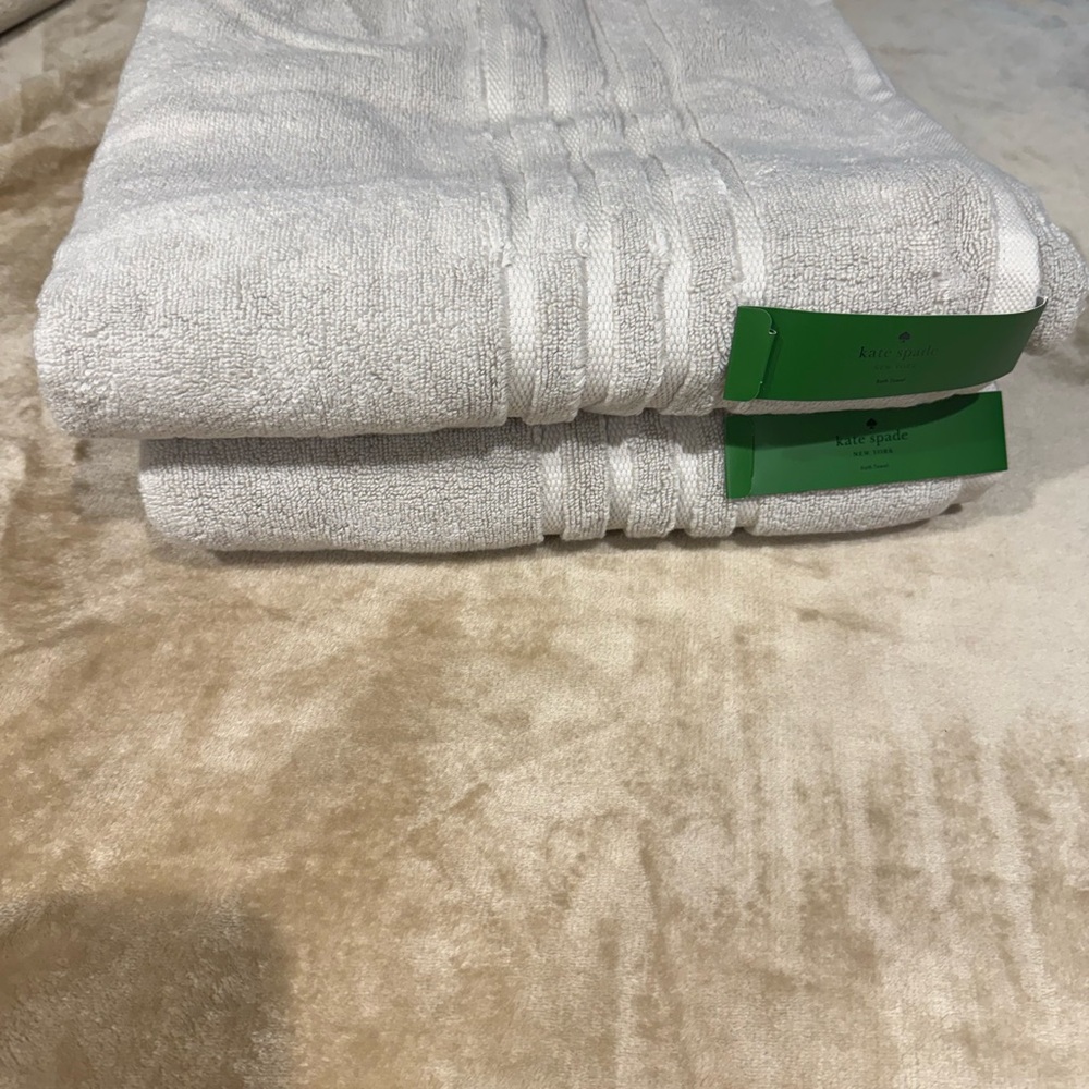 Kate Spade Elegant Light Gray Bath Towels
